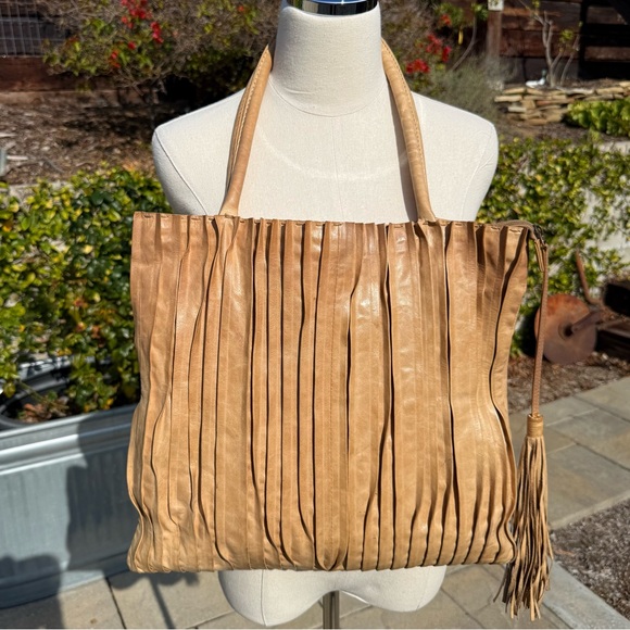 Vintage Handbags - Vintage Tezari pleated leather handmade tote